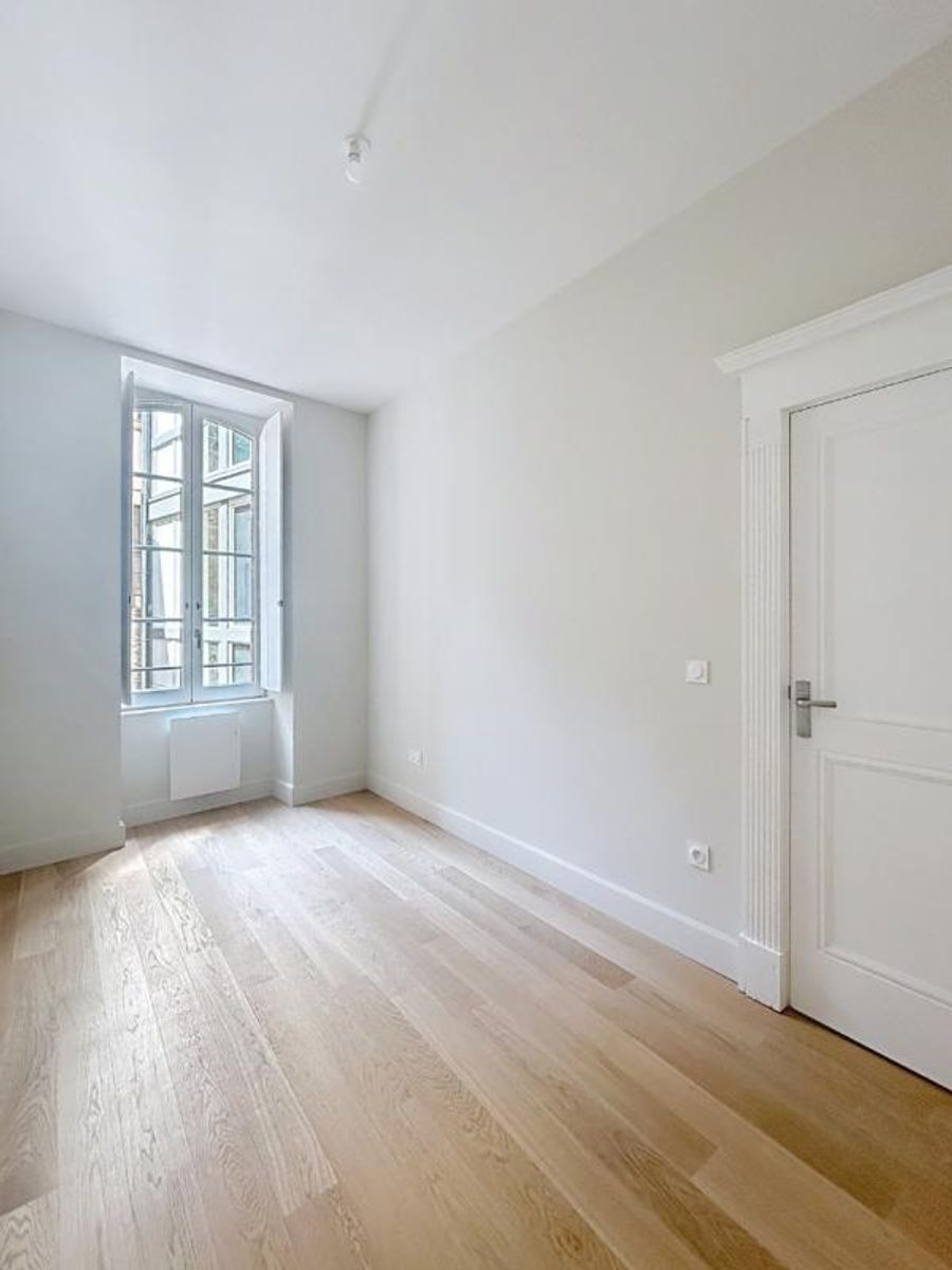 Location magnifique T4 neuf ( 95.10 m² )  quartier Carmes