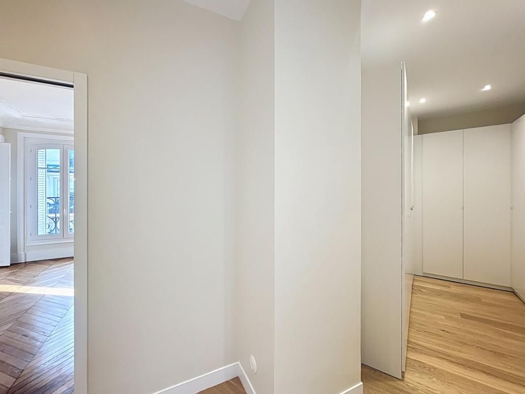 T5 non meublé, rue Paul Baudry - Paris (8)