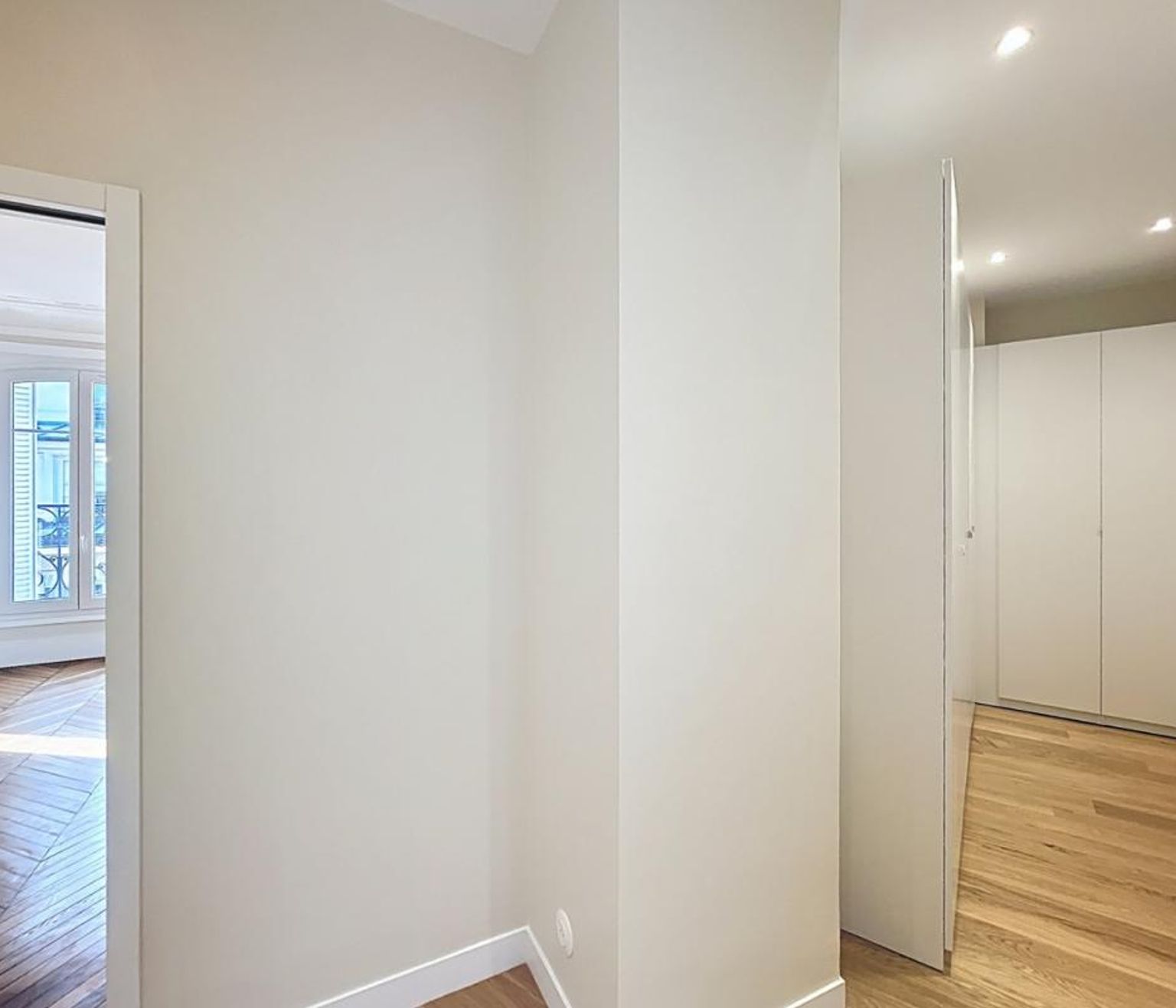 T5 non meublé, rue Paul Baudry - Paris (8)