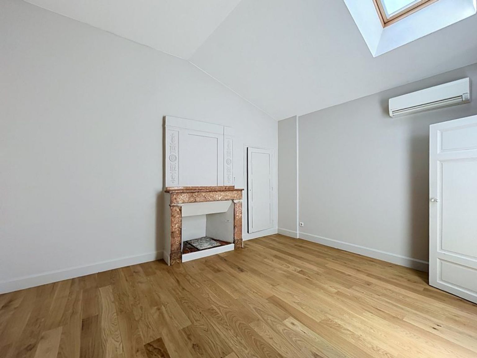 Location Magnifique T5 de 138 m² en  duplex Quartier St Georges