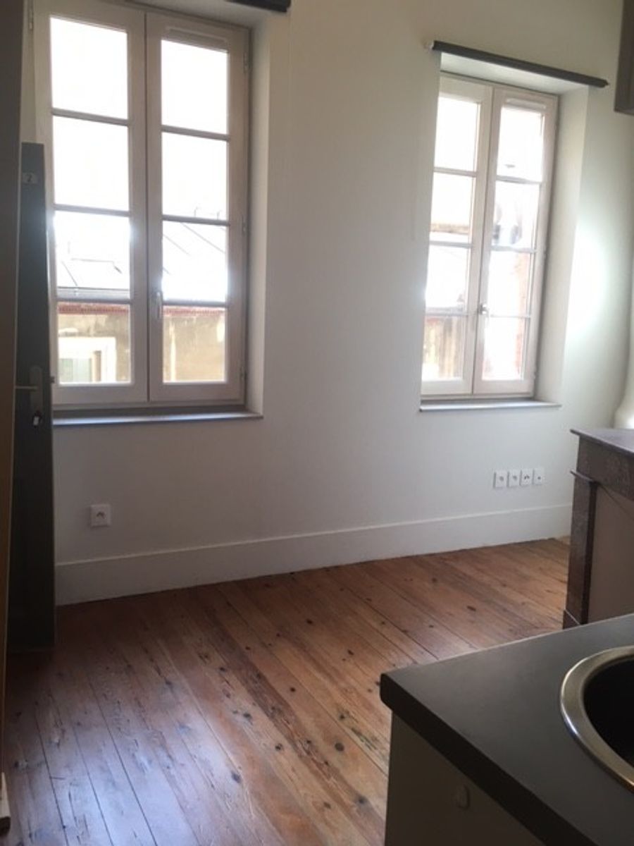 Location T1 de 12.69 m² avec mezzanine Capitole proche UT1