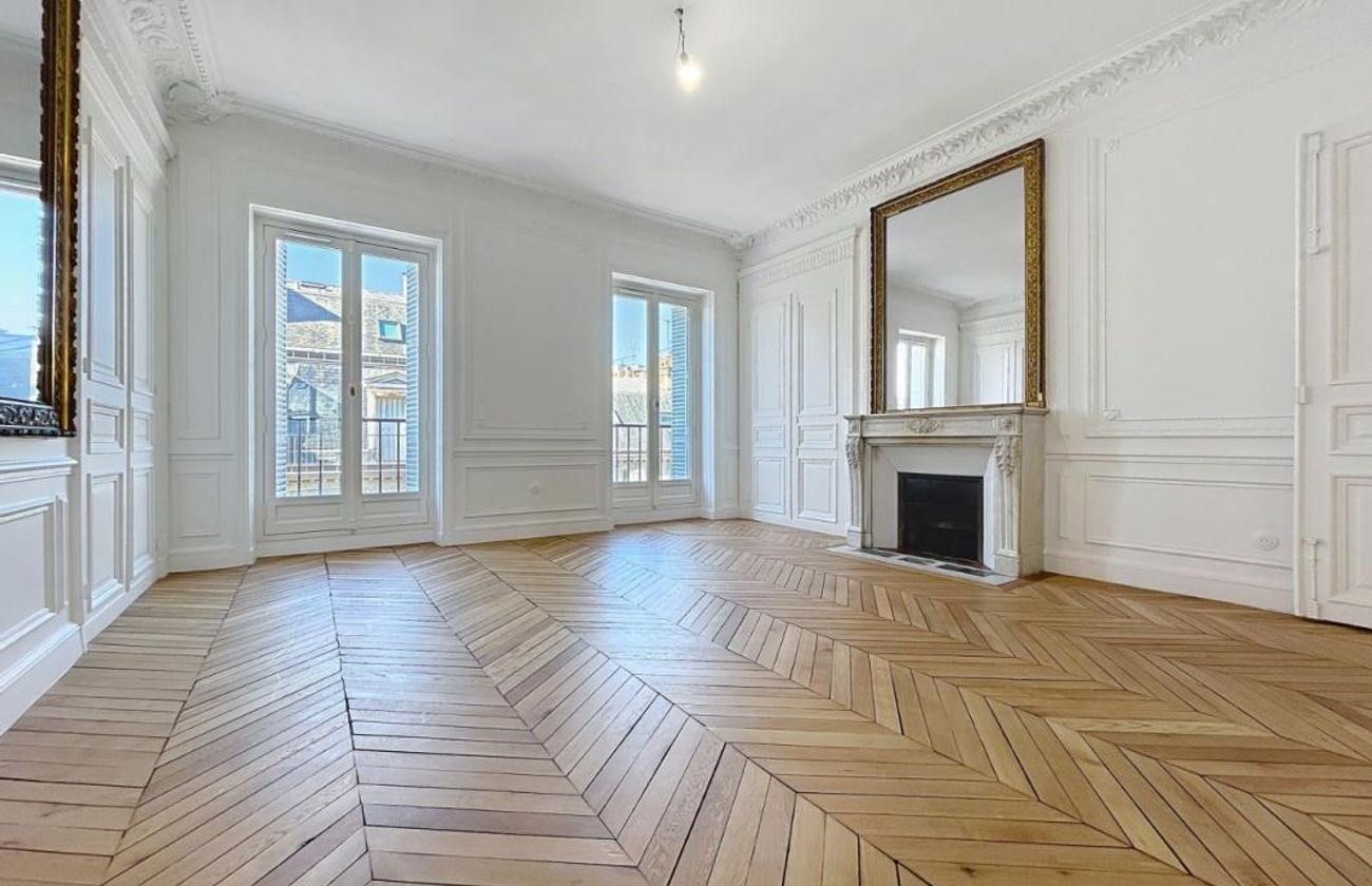 T5 de 156.93 non meublé, rue de Liège - Paris (8)