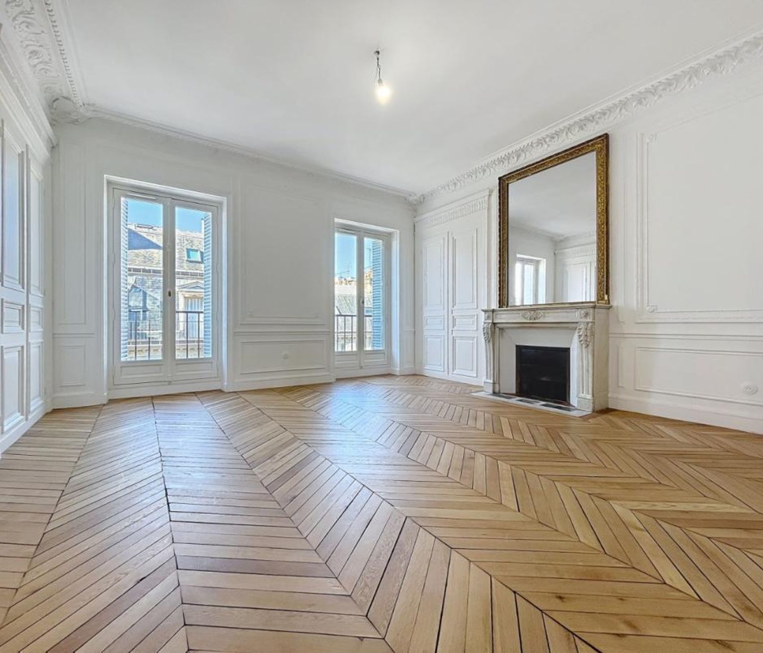 T5 de 156.93 non meublé, rue de Liège - Paris (8)