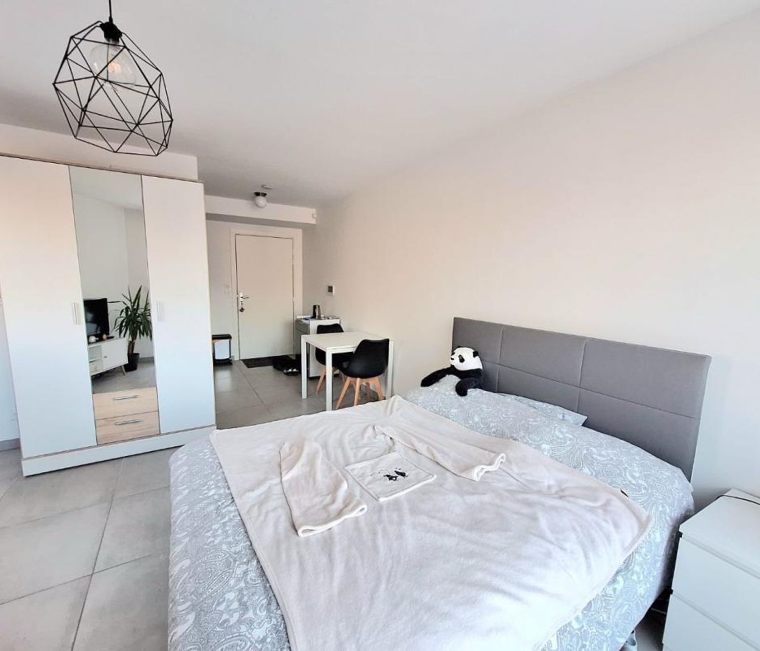 Location T1 avec terrasse Compans