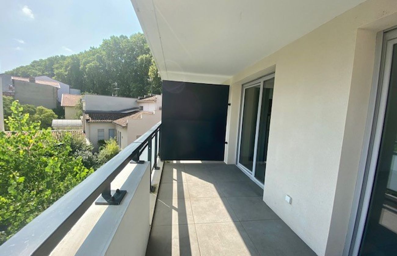Location charmant T3 de 61 m² avec terrasse et place de parking
