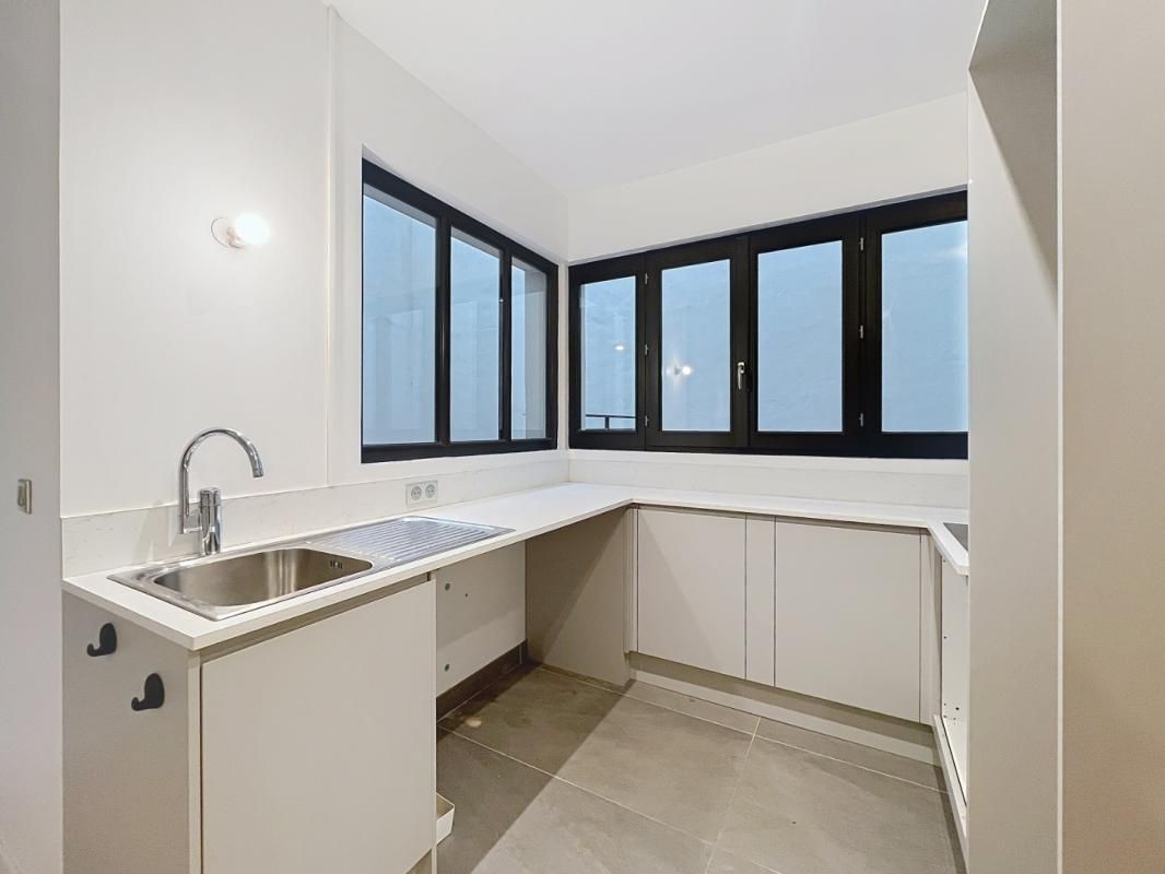 T4 à louer, 85m² non meublé, rue de Rome - PARIS (8)