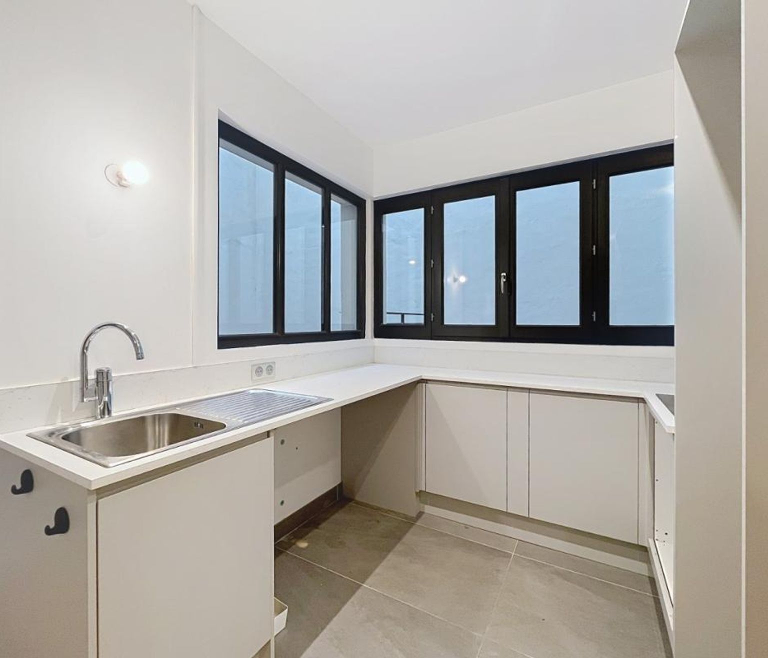 T4 à louer, 85m² non meublé, rue de Rome - PARIS (8)