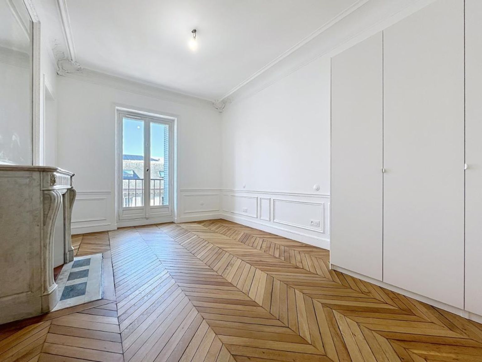 T5 de 156.93 non meublé, rue de Liège - Paris (8)
