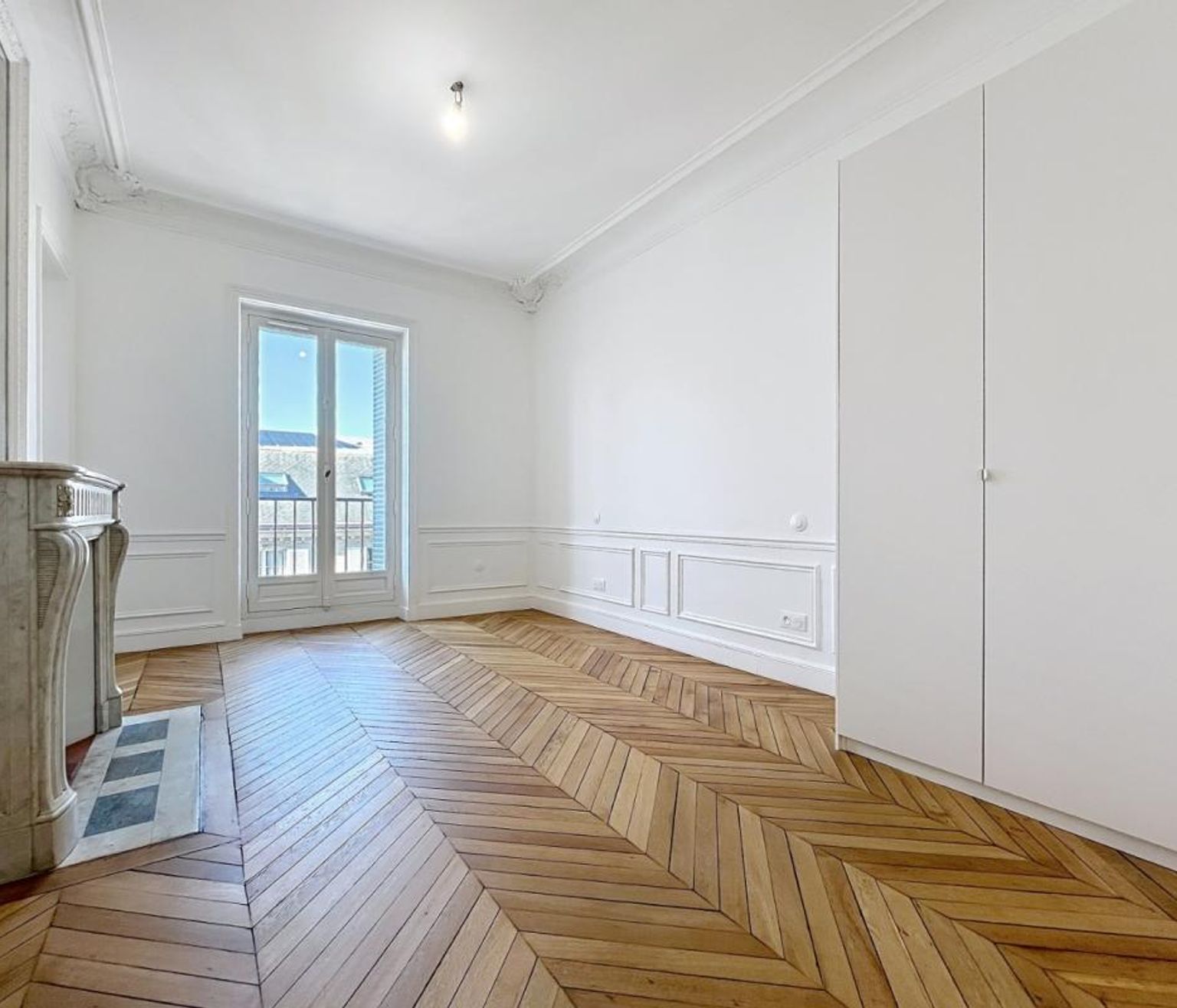 T5 de 156.93 non meublé, rue de Liège - Paris (8)