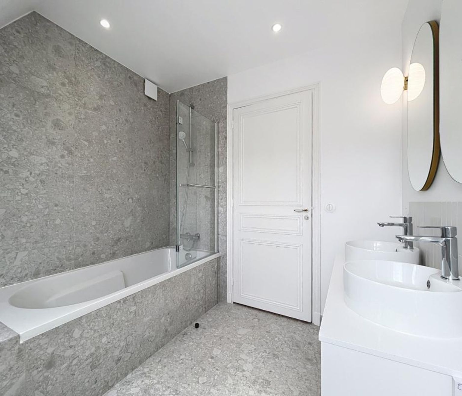 T5 de 156.93 non meublé, rue de Liège - Paris (8)