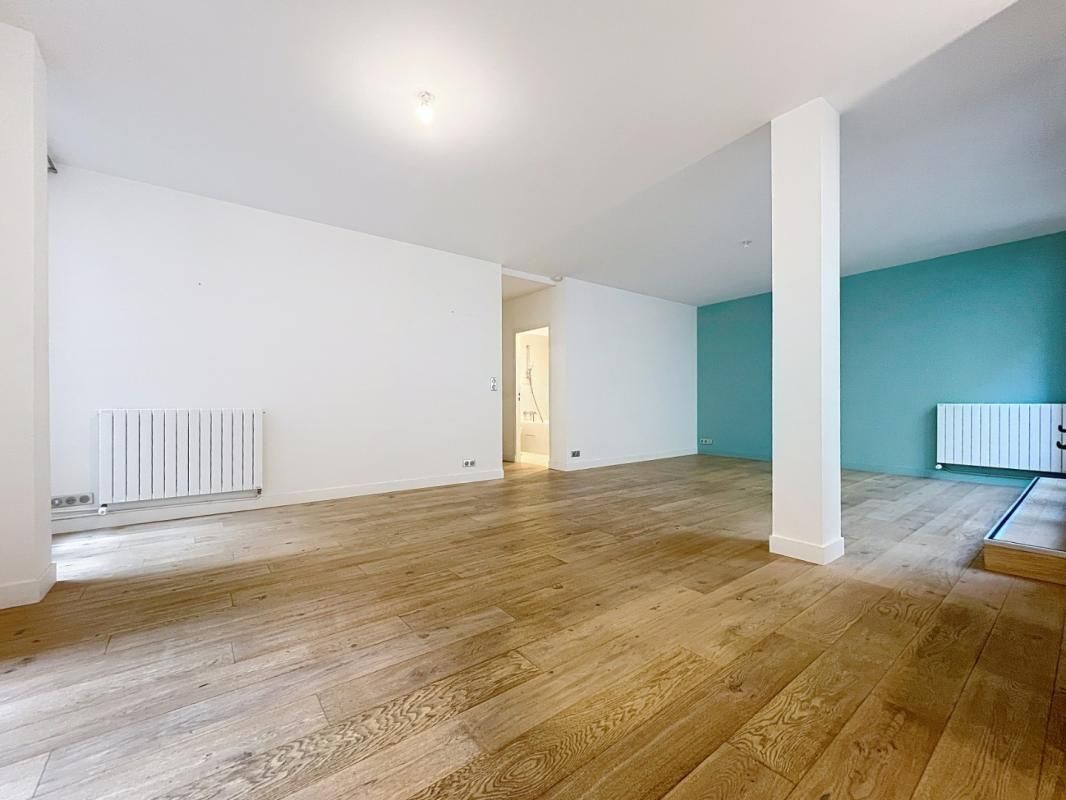 T4 à louer, 85m² non meublé, rue de Rome - PARIS (8)