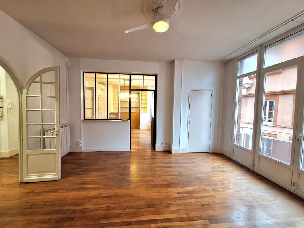 Location T4 de 119 m² Grand rond avec climatisation, ascesneur et balcon