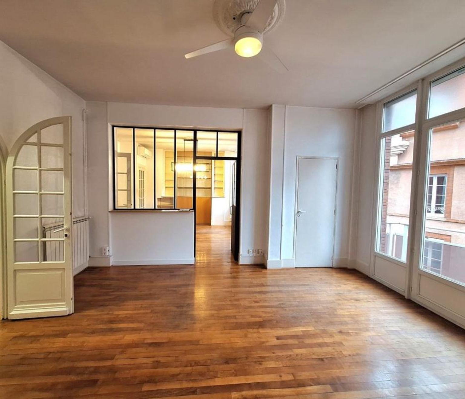 Location T4 de 119 m² Grand rond avec climatisation, ascesneur et balcon