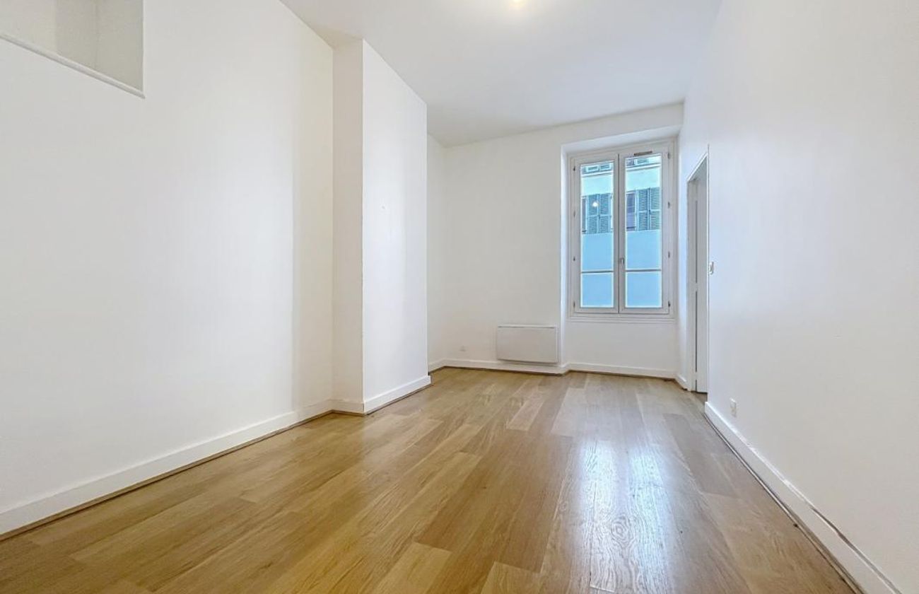 T2 non meublé, rue Blomet - PARIS (15)