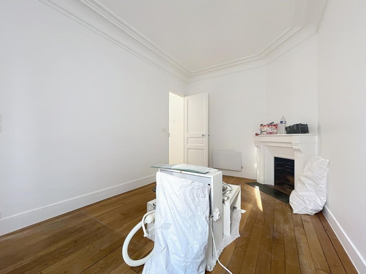 T2 bis, loué vide - rue Saint Charles - Paris (15)