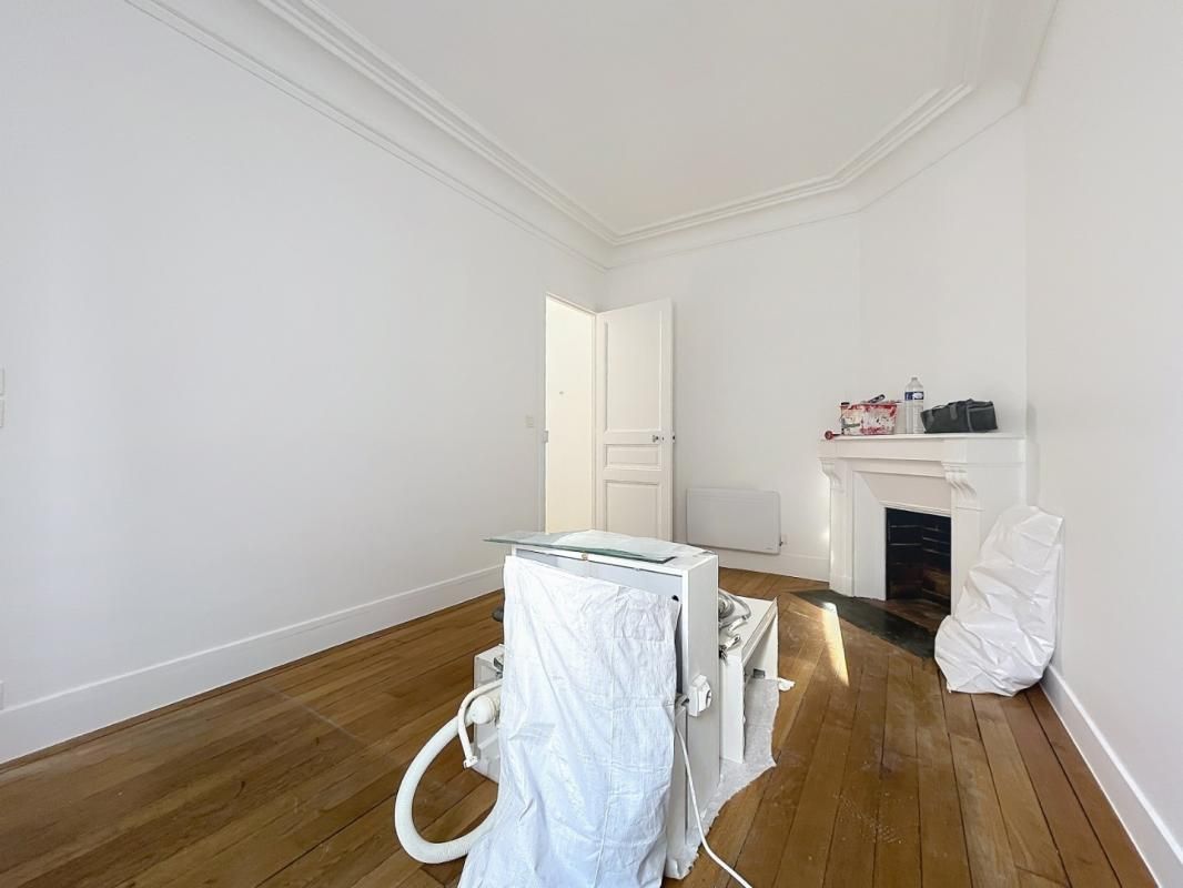 T2 bis, loué vide - rue Saint Charles - Paris (15)