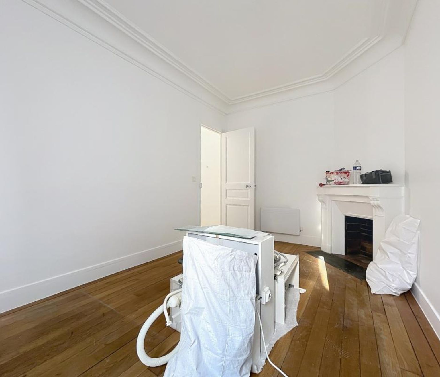 T2 bis, loué vide - rue Saint Charles - Paris (15)