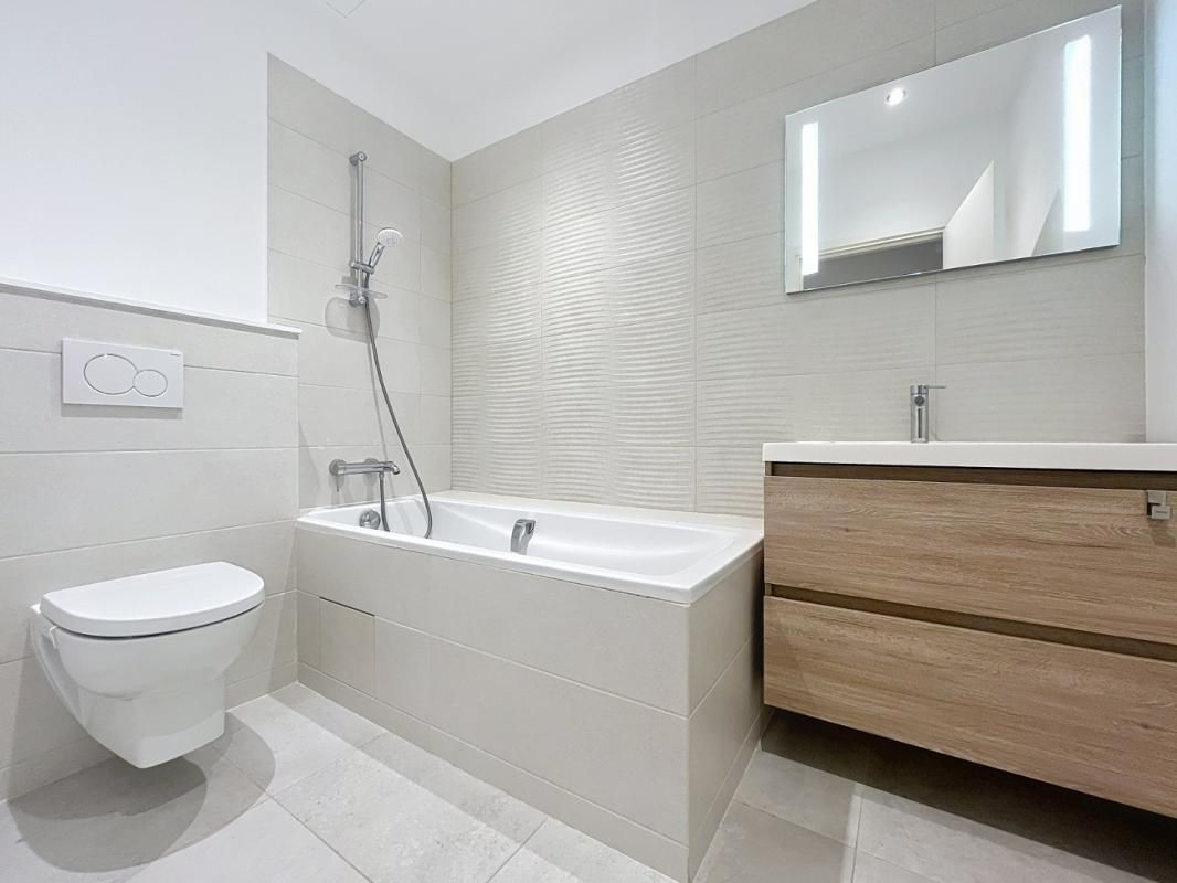 T4 à louer, 85m² non meublé, rue de Rome - PARIS (8)