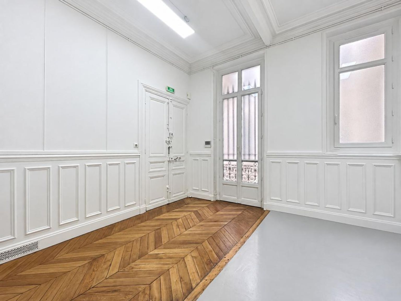 BUREAUX A LOUER - 102 M² - PARIS 8