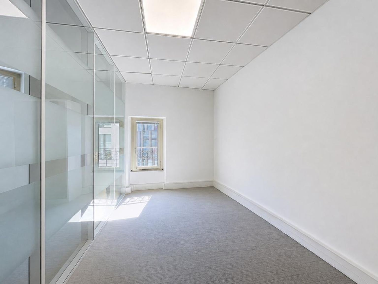 BUREAUX A LOUER - 94 m² - PARIS 9