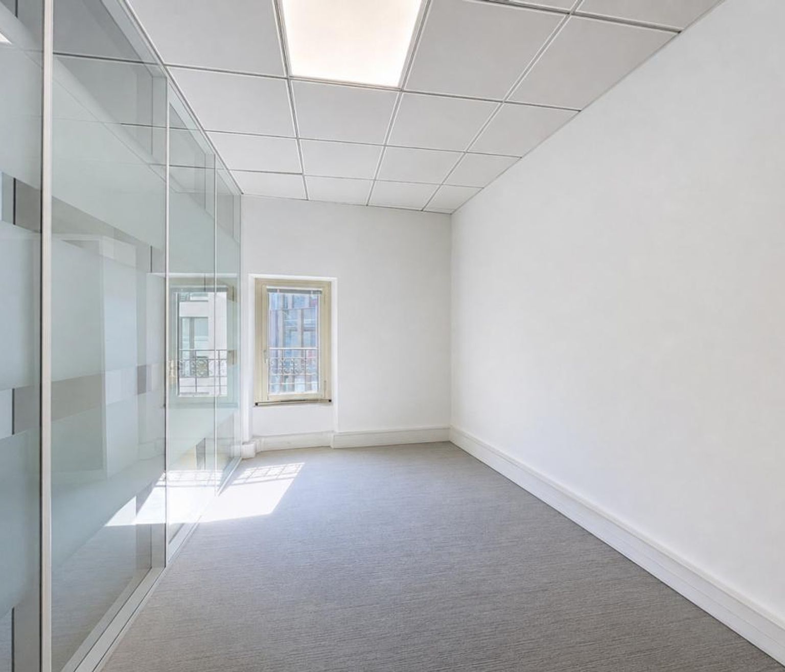 BUREAUX A LOUER - 94 m² - PARIS 9