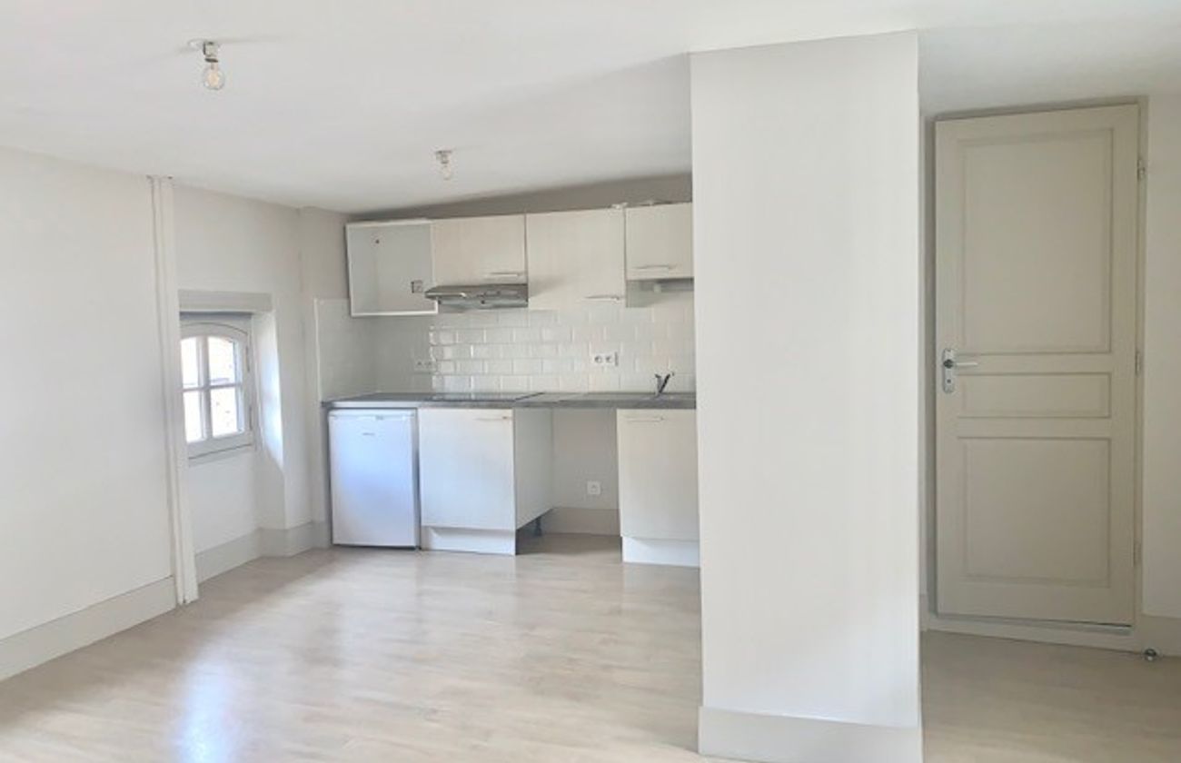 Location T2 Rue de Metz proche pont neuf