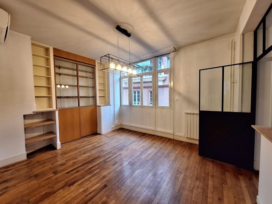 Location T4 de 119 m² Grand rond avec climatisation, ascesneur et balcon