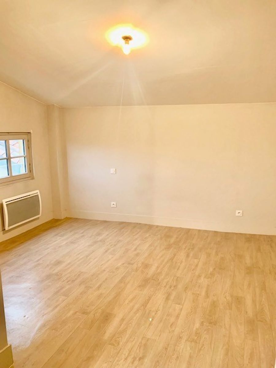 Location T2 duplex Esquirol 52.26m²