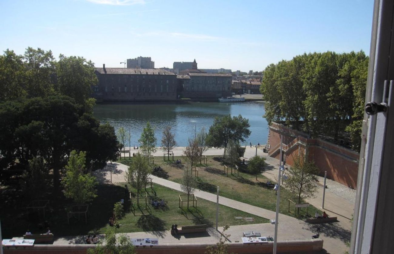 Location magnifique T2 place de la Daurade 42.21m²
