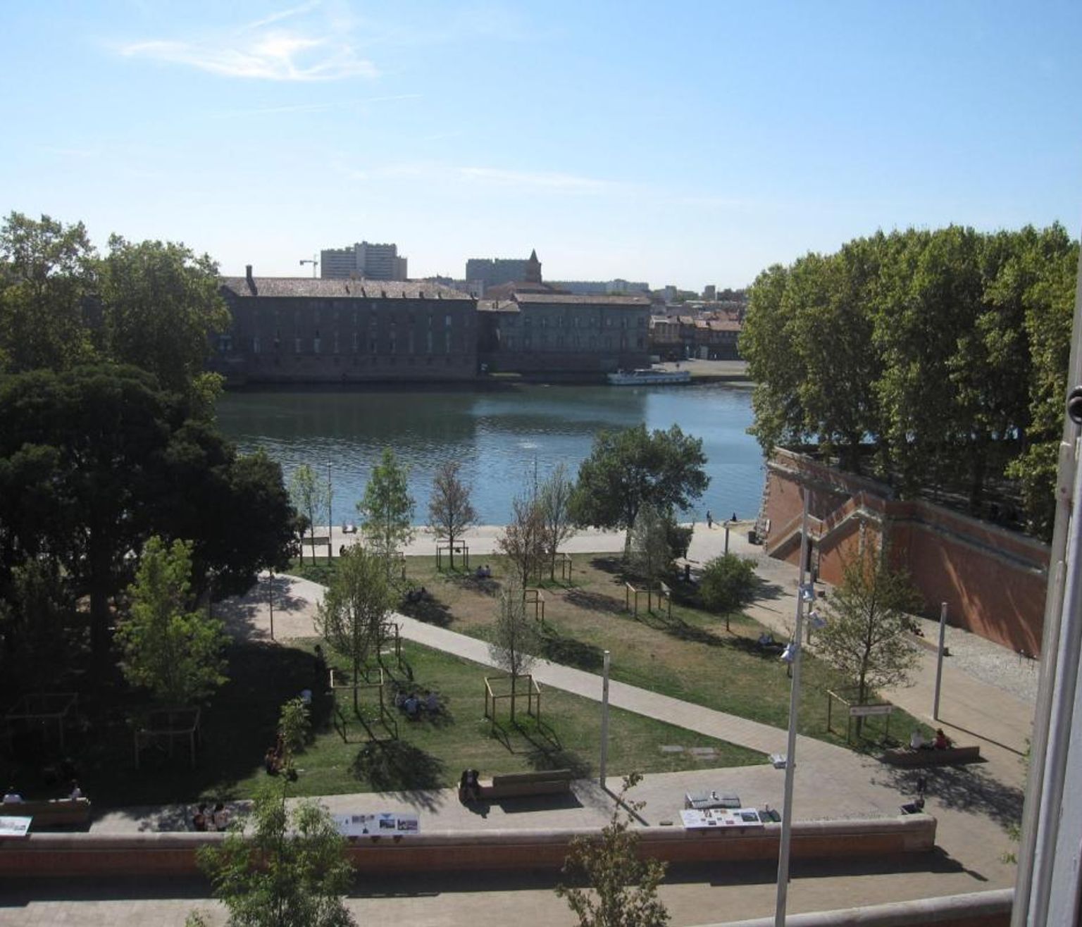 Location magnifique T2 place de la Daurade 42.21m²