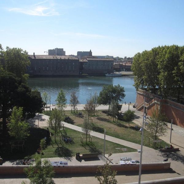 Location magnifique T2 place de la Daurade 42.21m²