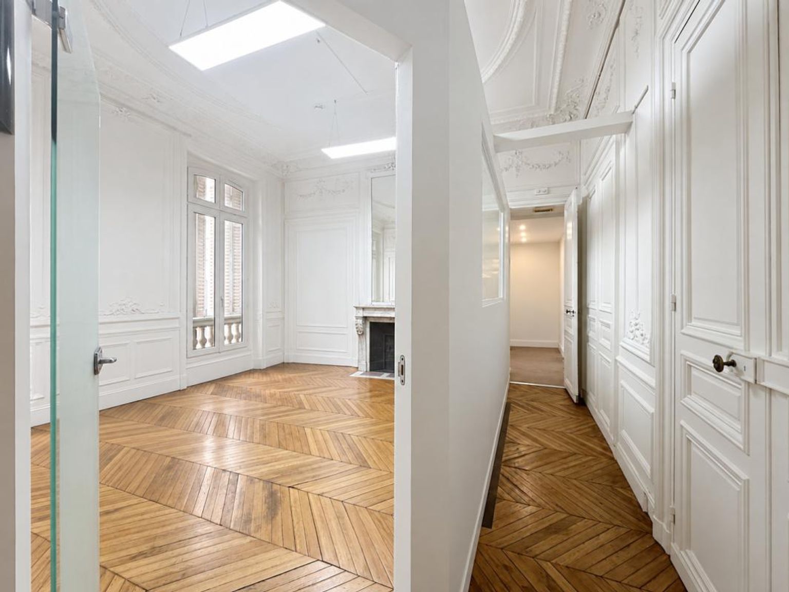 BUREAUX A LOUER - 102 M² - PARIS 8