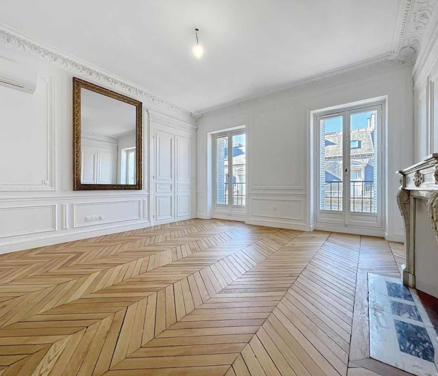 T5 de 156.93 non meublé, rue de Liège - Paris (8)