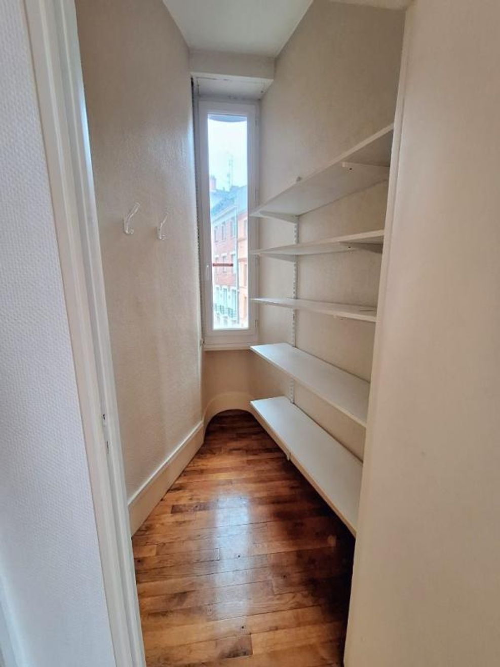 Location T4 de 119 m² Grand rond avec climatisation, ascesneur et balcon