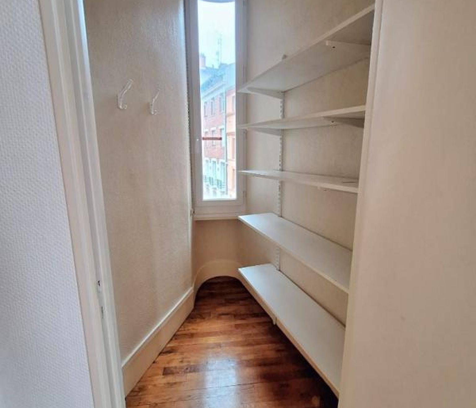 Location T4 de 119 m² Grand rond avec climatisation, ascesneur et balcon