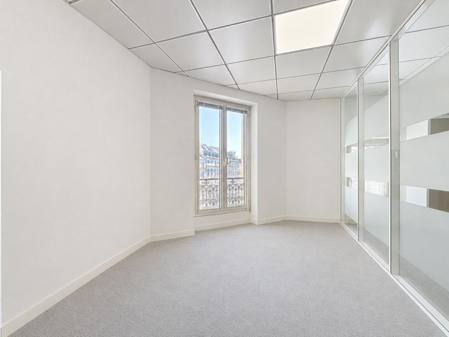 BUREAUX A LOUER - 94 m² - PARIS 9