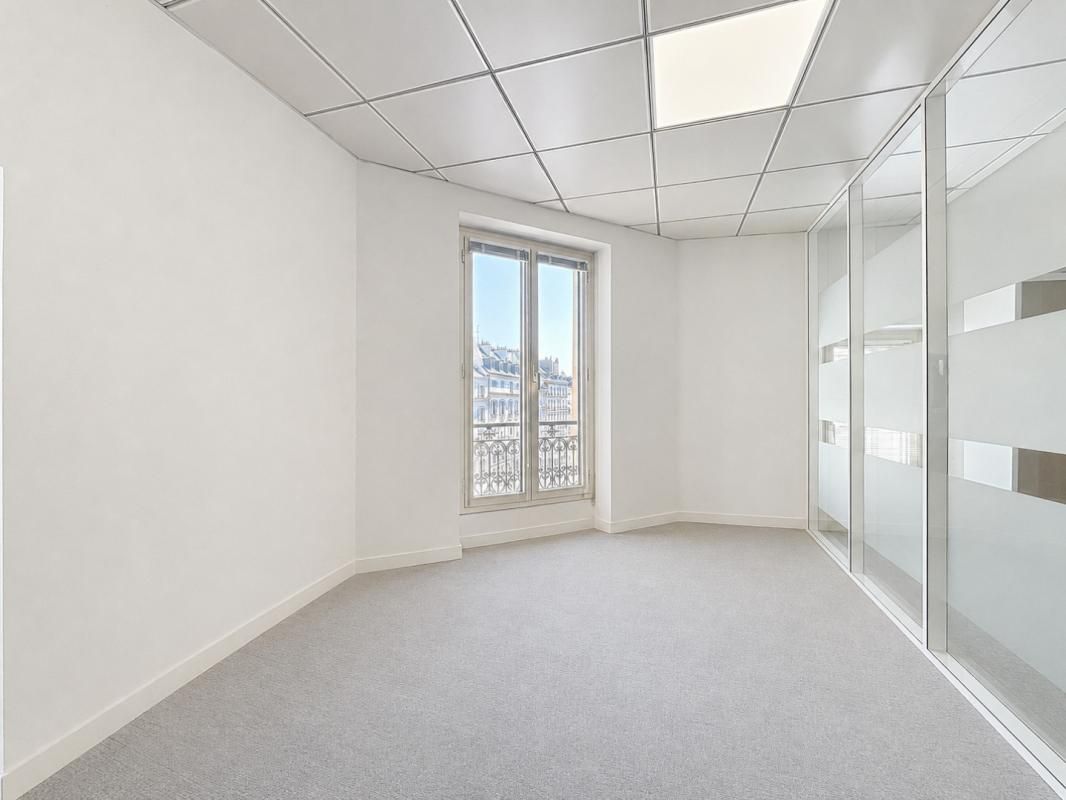 BUREAUX A LOUER - 94 m² - PARIS 9