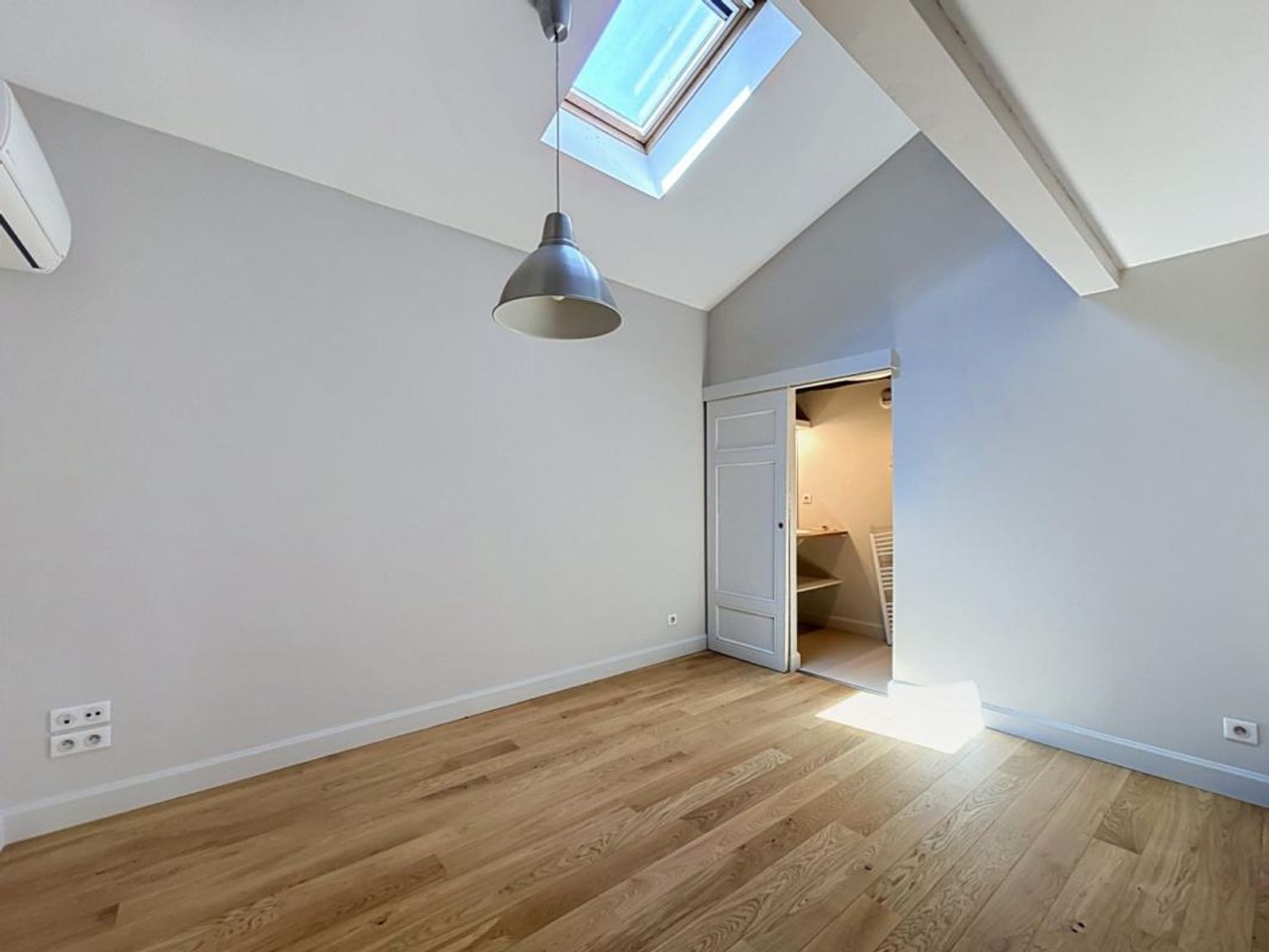 Location Magnifique T5 de 138 m² en  duplex Quartier St Georges