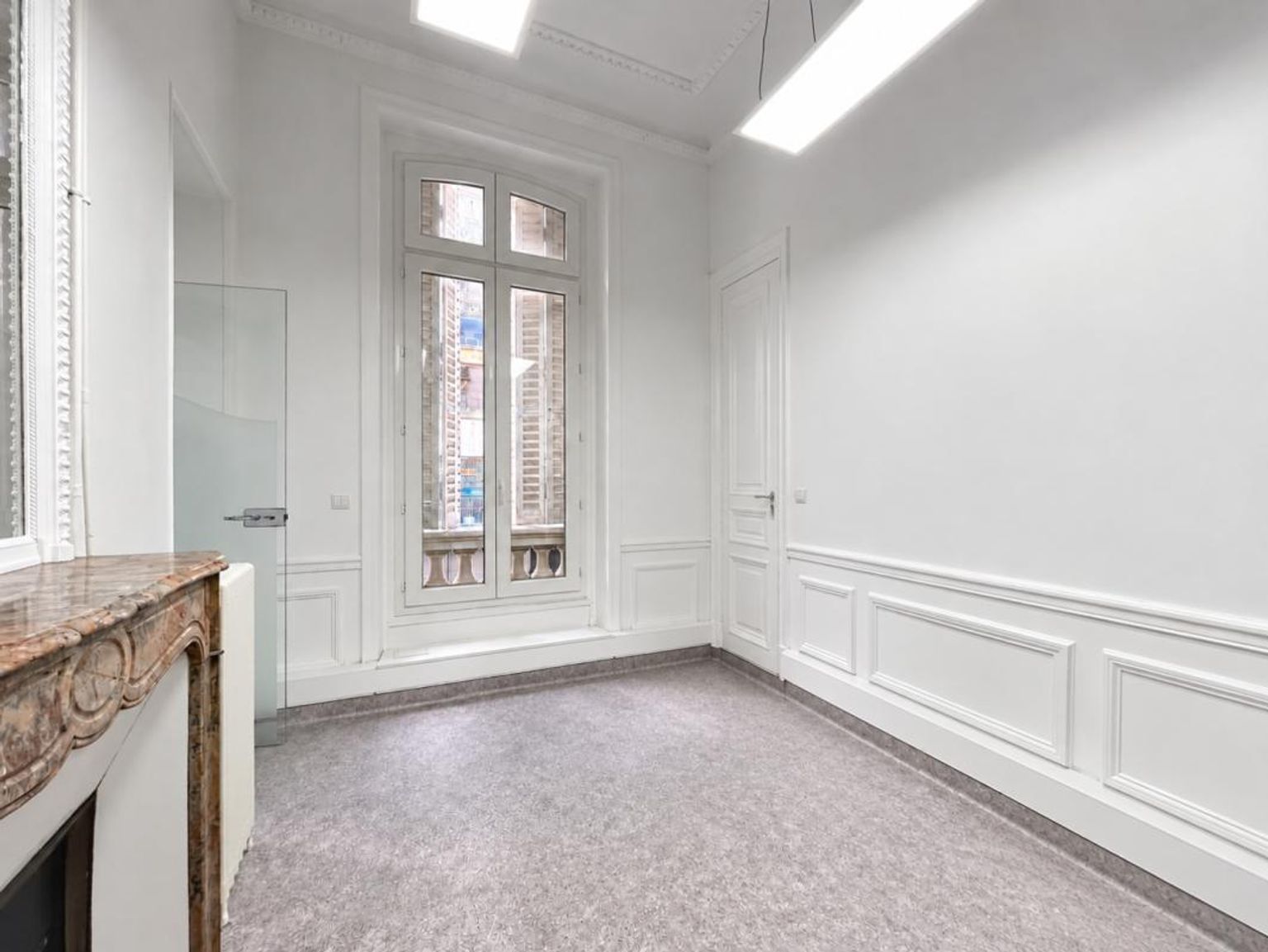 BUREAUX A LOUER - 102 M² - PARIS 8