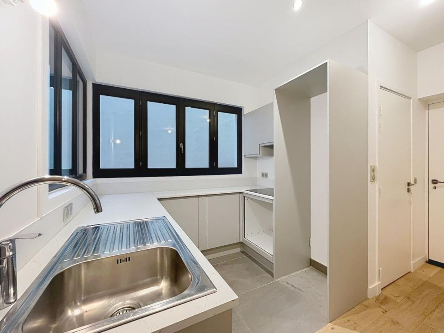 T4 à louer, 85m² non meublé, rue de Rome - PARIS (8)