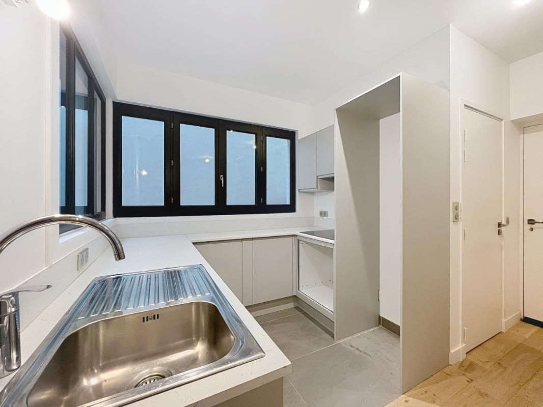 T4 à louer, 85m² non meublé, rue de Rome - PARIS (8)