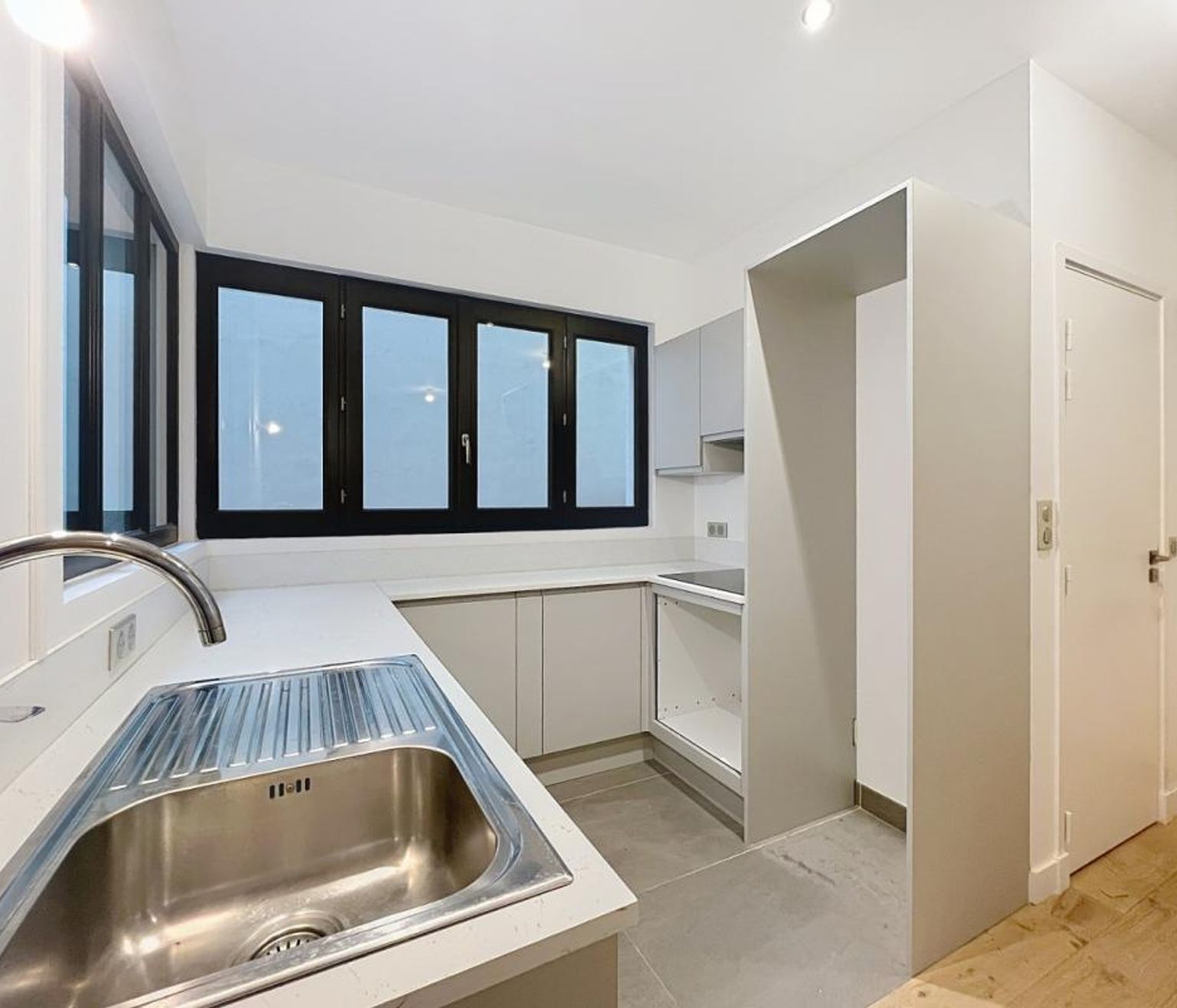 T4 à louer, 85m² non meublé, rue de Rome - PARIS (8)