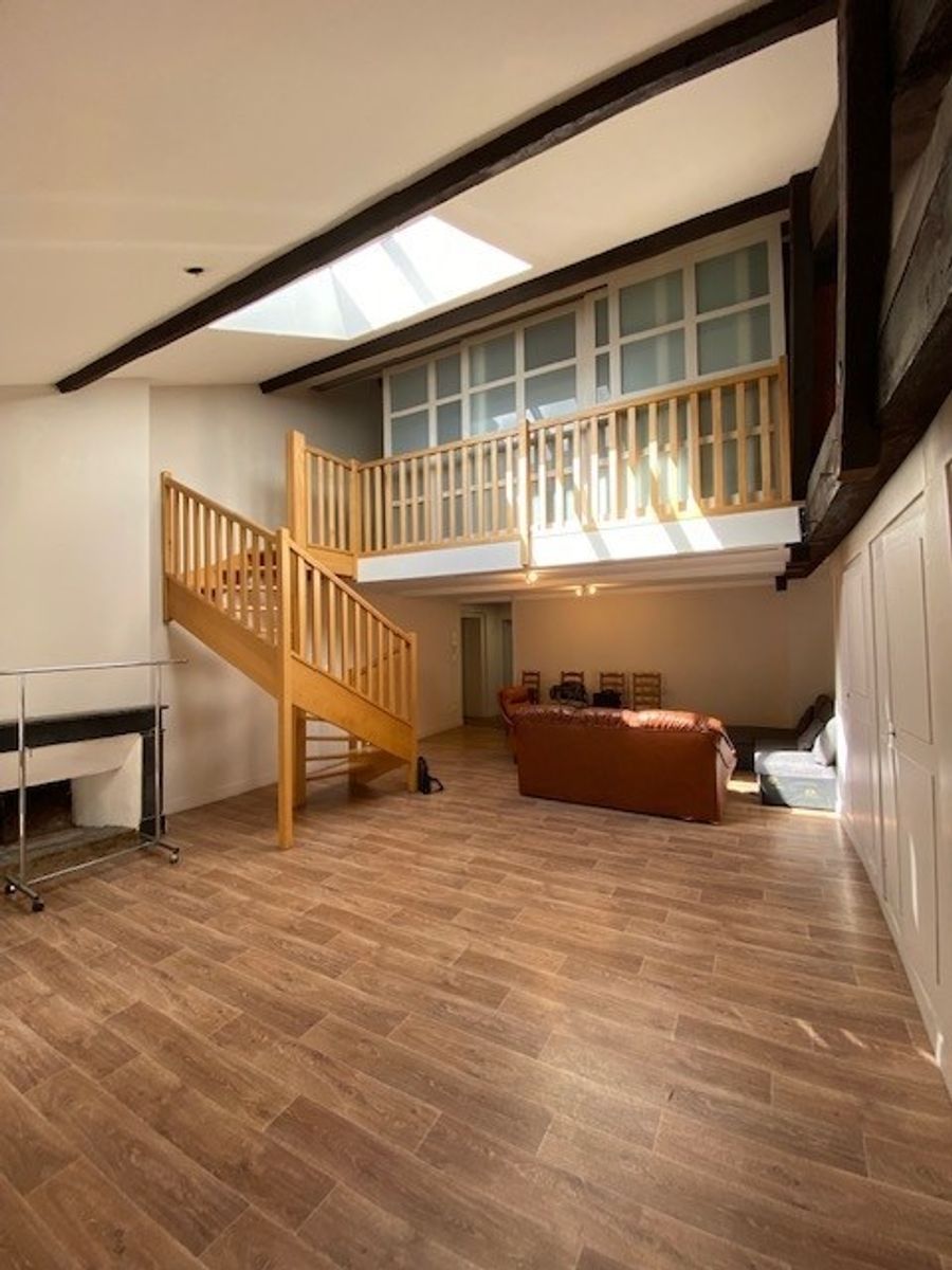 Location Magnofique T5 de 138 m² en  duplex Quartier St Georges