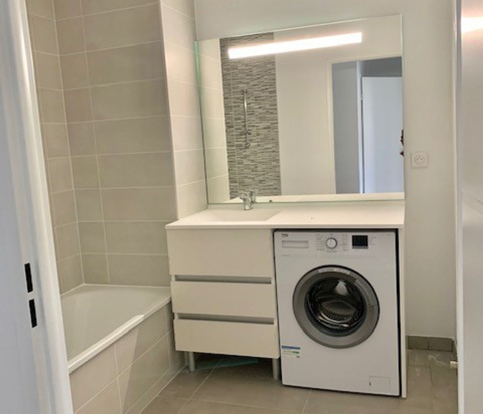 Location T2 avec terrasse et place de parking situé à Compans