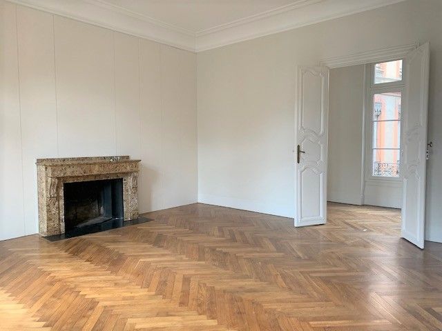 Location T6 de 214 m² rue Croix Baragnon avec cave et parking