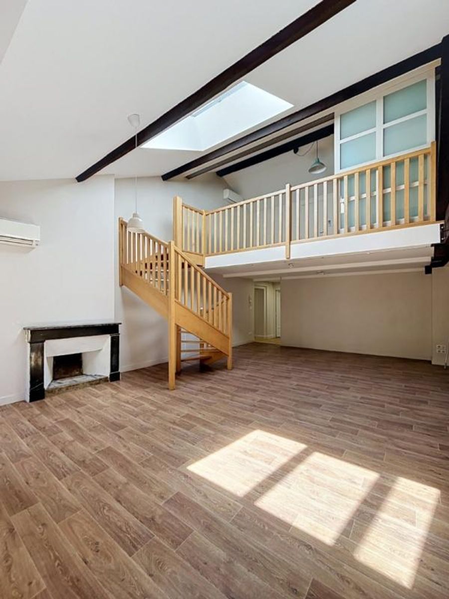 Location Magnifique T5 de 138 m² en  duplex Quartier St Georges
