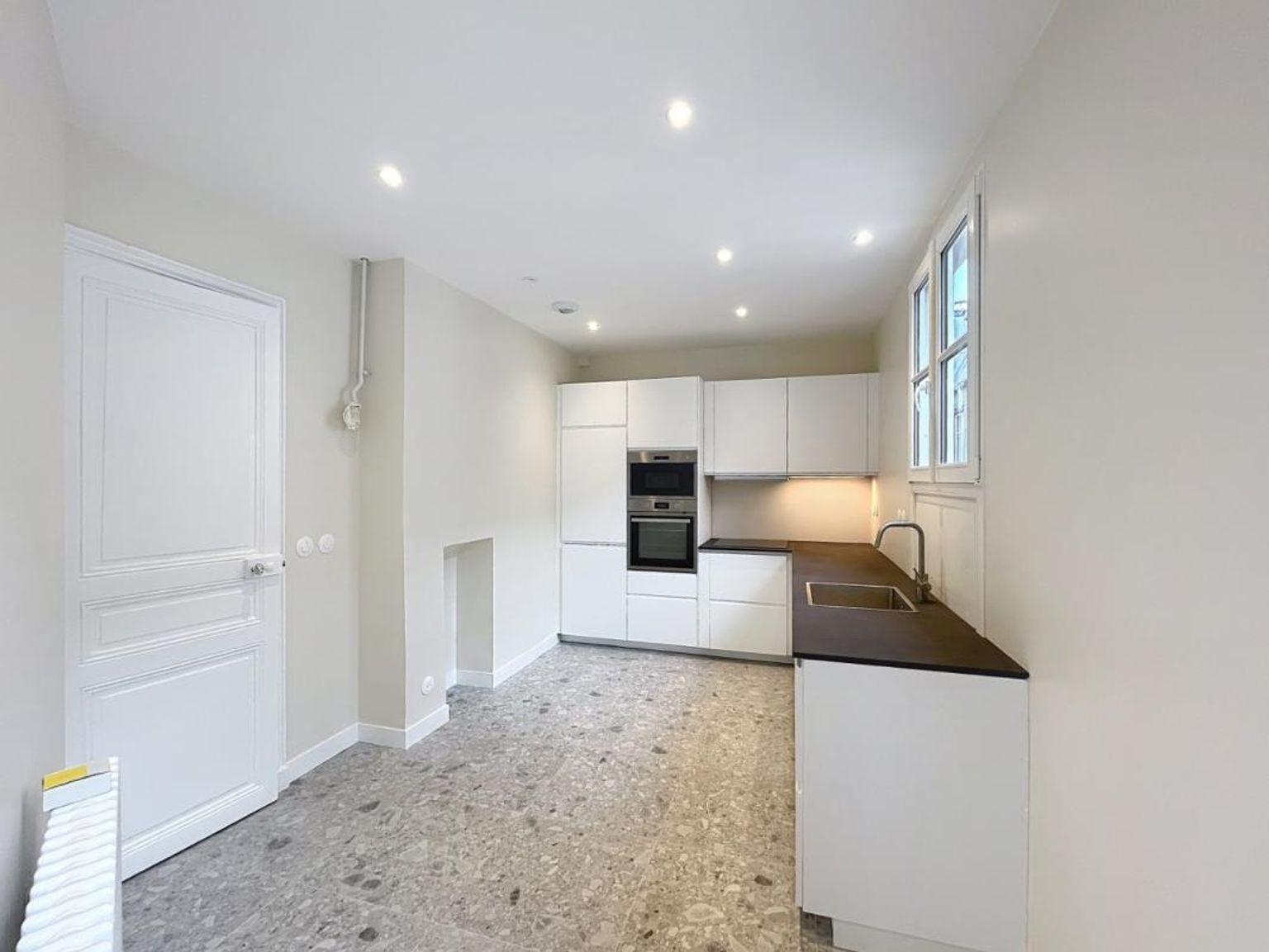 T5 non meublé, rue Paul Baudry - Paris (8)