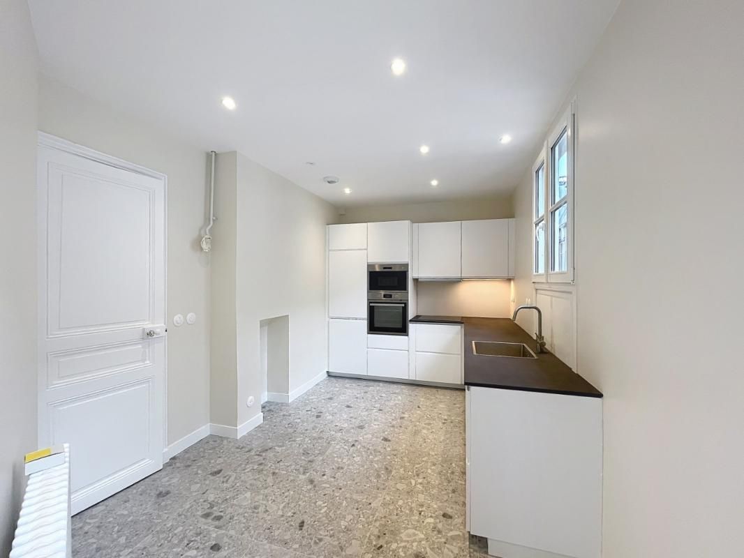 T5 non meublé, rue Paul Baudry - Paris (8)