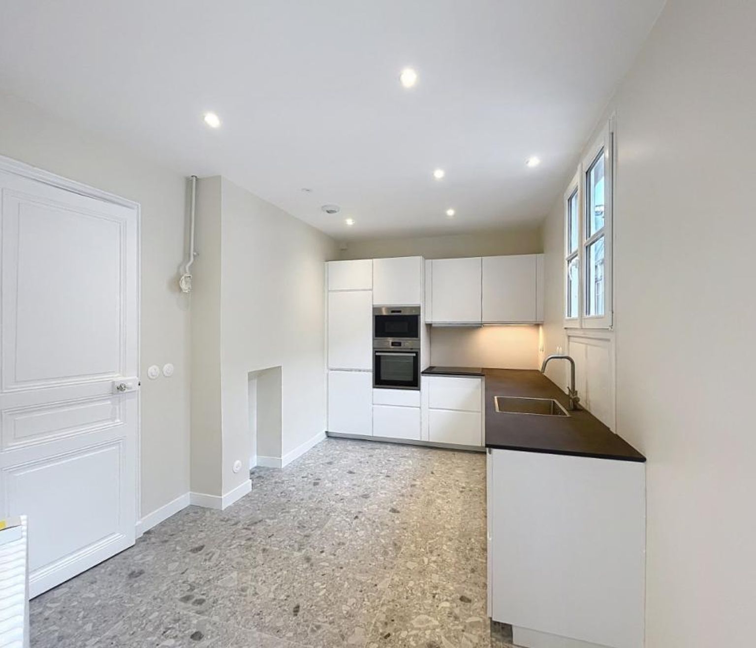 T5 non meublé, rue Paul Baudry - Paris (8)