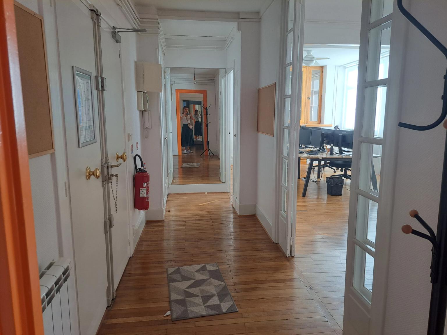 entrée des bureaux